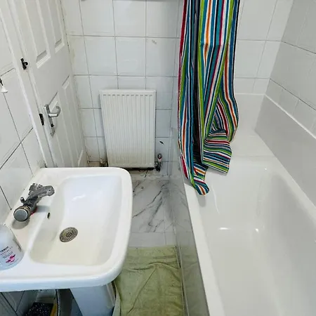 Edgware Road Private *