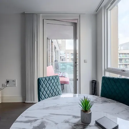 Modern & Cosy Flat In Kingston *