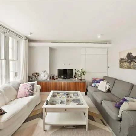 Covent Garden Modern Classic Sleeps 5 London