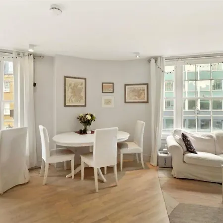 Covent Garden Modern Classic Sleeps 5 *