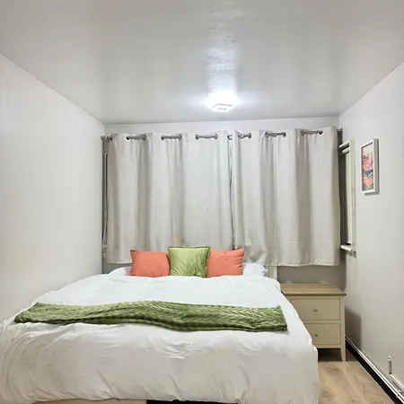 Cosy 2br Flat, Near Station In London