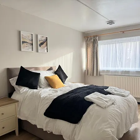 Cosy 2br Flat, Near Station In London Apartment