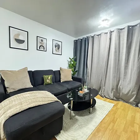 Apartment Cosy 2br Flat, Near Station In London *