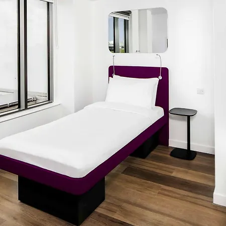 Yotel Hotel 4*