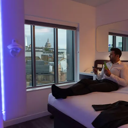 Hotel Yotel 4*