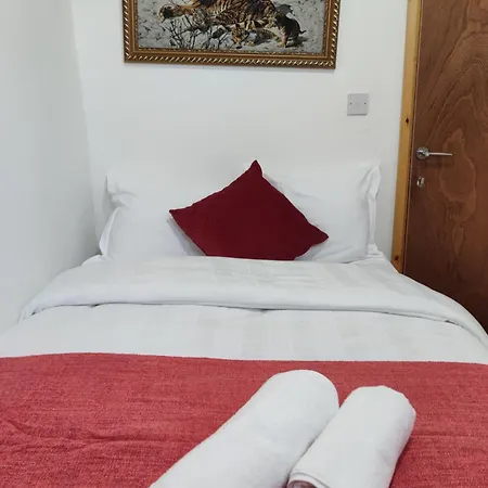 Tower Bridge Roomzzzz London
