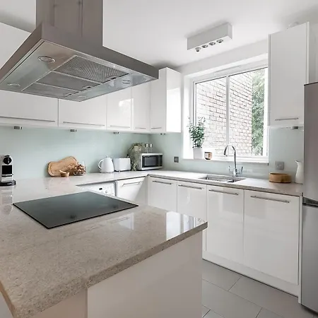Notting Hill-opulent Bright Two Bedroom *