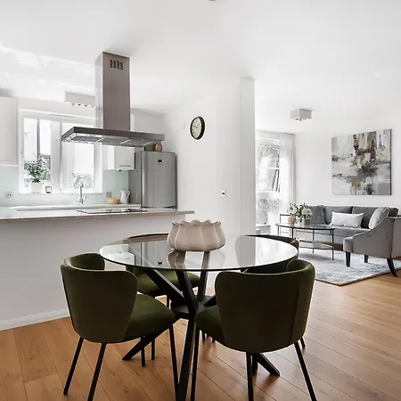 Notting Hill-opulent Bright Two Bedroom Apartment
