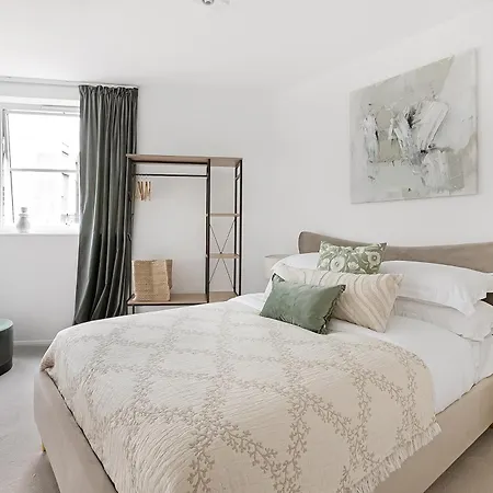 Notting Hill-opulent Bright Two Bedroom Apartment *