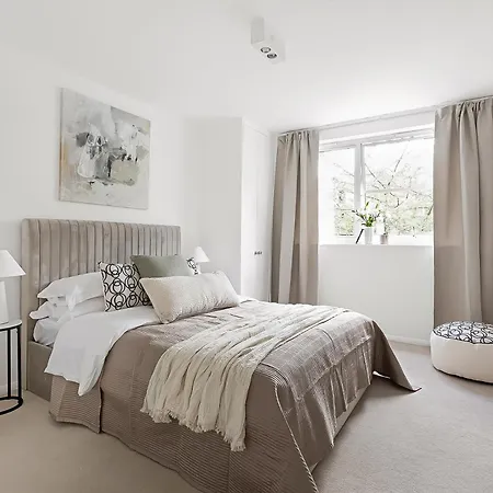 Notting Hill-opulent Bright Two Bedroom Apartment London