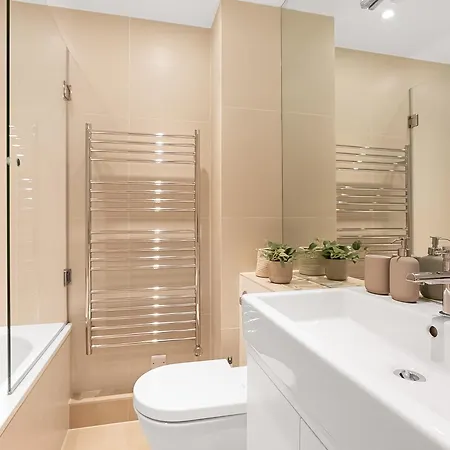 Notting Hill-opulent Bright Two Bedroom * London