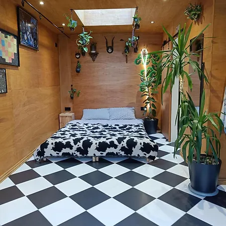 Spacious Canary Wharf Free Parking