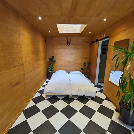 Spacious Canary Wharf Free Parking