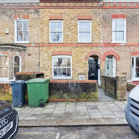 Impeccable 4-bed House In Brixton Prázdninový dům *