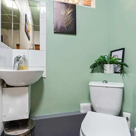 Impeccable 4-bed House In Brixton