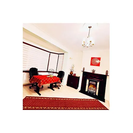 Pensjonat Beautiful Double En-suite Room, Separate Entrance, Ilford, Line Gants Hill, Free Parking