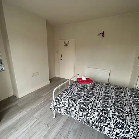 Guest house Double Bedroom Near Heathrow Airport & London Hayes (Greater London)
