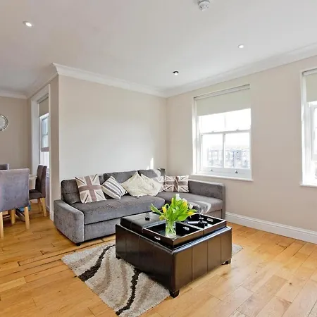 Large Modern 2 Bd Kensington No 8 * London