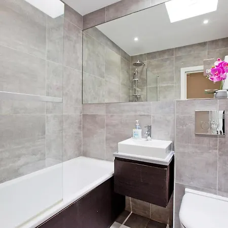 Large Modern 2 Bd Kensington No 8