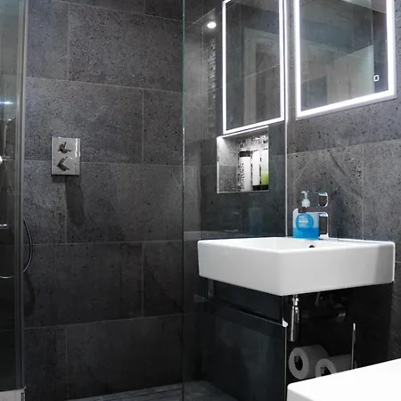 Homestay Seven Dials, Covent Garden - A One-minute Walk To Soho - Full Details In My Profile Below *