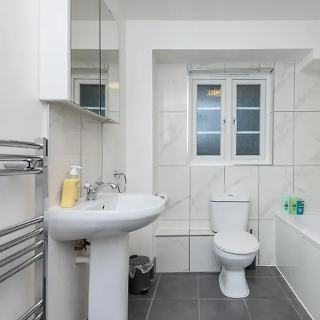 Beautiful 2-bed Near Wimbledon Tennis Apartment *