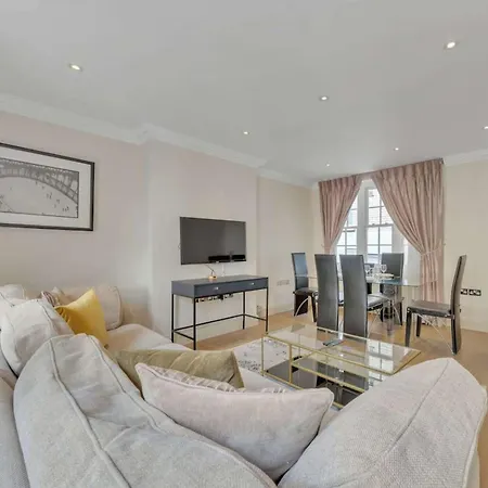 Bed & Breakfast Contemporary Stylish 3 Bedrooms Flat In London