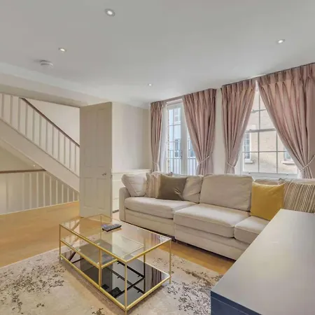 Contemporary Stylish 3 Bedrooms Flat In Bed & Breakfast