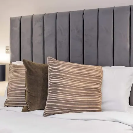 Contemporary Stylish 3 Bedrooms Flat In Bed & Breakfast London