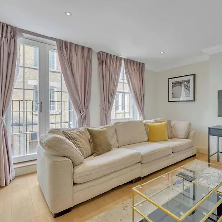 Contemporary Stylish 3 Bedrooms Flat In