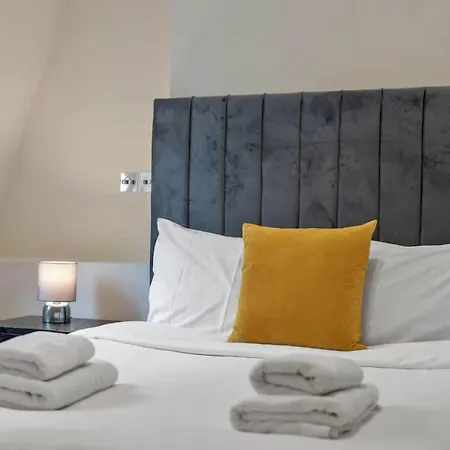 Contemporary Stylish 3 Bedrooms Flat In London