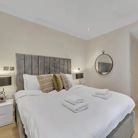 Contemporary Stylish 3 Bedrooms Flat In Bed & Breakfast