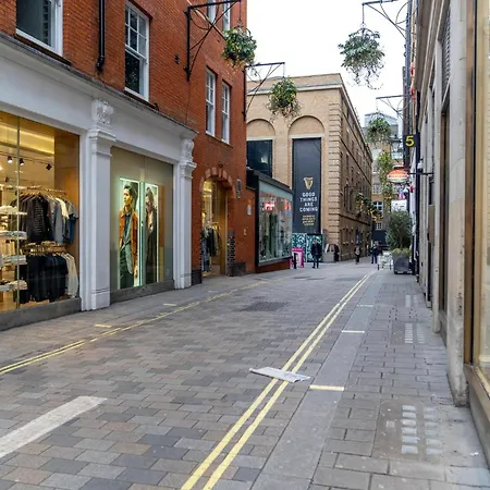 Cuthbert - Heart Of Covent Garden! * ロンドン
