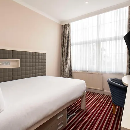 London Aerodrome Hotel, Bw Signature Collection