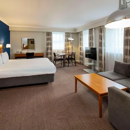 London Aerodrome Hotel, Bw Signature Collection Hotel 4*
