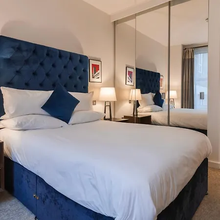 Monument Serviced By Lovelystay * London