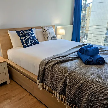 Charming 2-bedroom Canary Wharf -