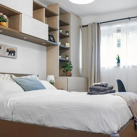 Walk To King's Hospital,private Terrace,828 Sq Ft,workspace * London
