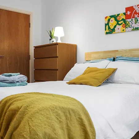 Walk To King's Hospital,private Terrace,828 Sq Ft,workspace Apartment *