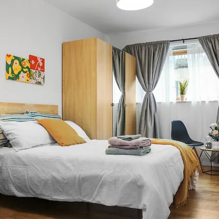 Walk To King's Hospital,private Terrace,828 Sq Ft,workspace Apartment *