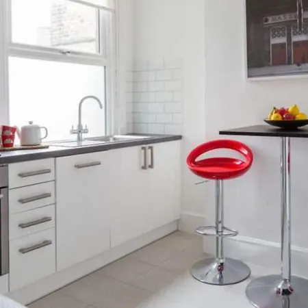 Elegant & Spacious 3 Bed London