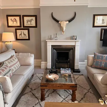 Elegant & Spacious 3 Bed *