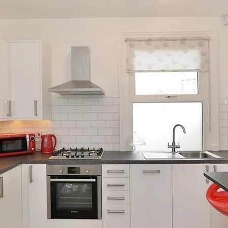 Elegant & Spacious 3 Bed * London