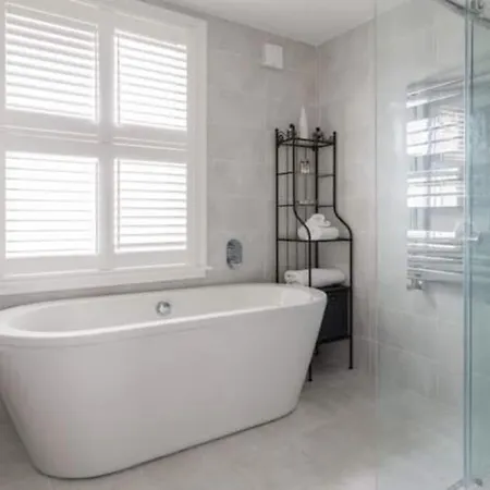 Apartment Elegant & Spacious 3 Bed London