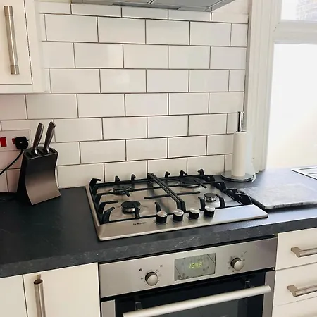 Elegant & Spacious 3 Bed * London