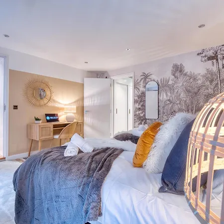 Borough Market - Hot Tub, Gaming & Cinema * London