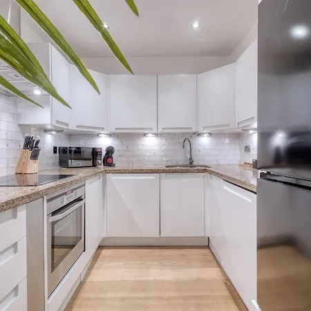Borough Market - Hot Tub, Gaming & Cinema * London