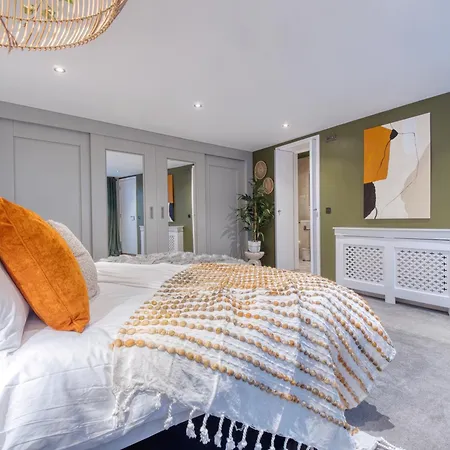 Borough Market - Hot Tub, Gaming & Cinema * London
