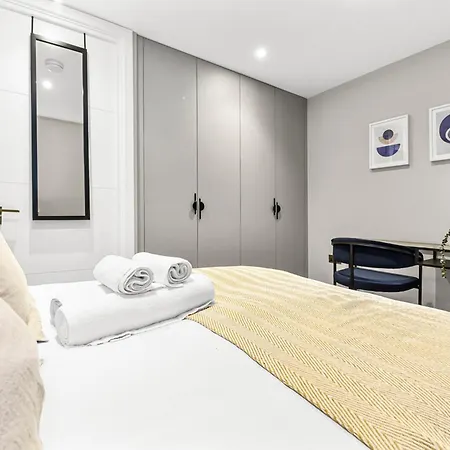 Upscale 3-br Haven In Highend And Trendy Location ロンドン