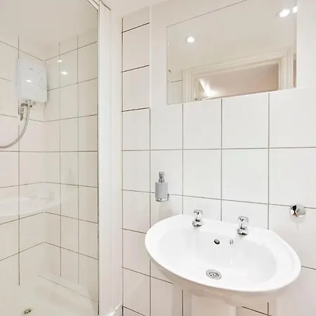 1-bedroom Flat Near Tube London