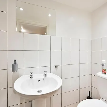 1-bedroom Flat Near Tube *
